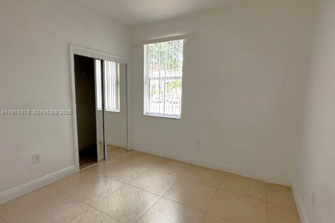 Снять в аренду виллу или дом в Хомстед, Флорида 3 спальни, 114.73м2, № 2045980 - фото 8