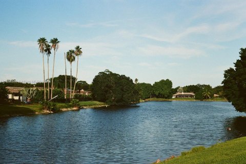 House in Coral Springs, Florida 3 bedrooms, 159.88 sq.m. № 1874195 - photo 13