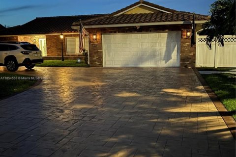 House in Coral Springs, Florida 3 bedrooms, 159.88 sq.m. № 1874195 - photo 4