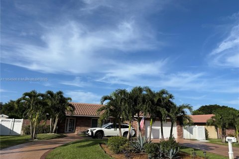 House in Coral Springs, Florida 3 bedrooms, 159.88 sq.m. № 1874195 - photo 1
