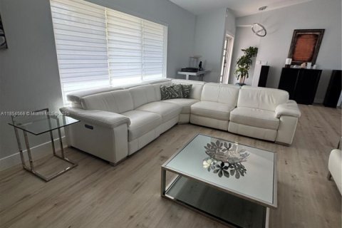 House in Coral Springs, Florida 3 bedrooms, 159.88 sq.m. № 1874195 - photo 10