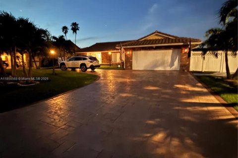 House in Coral Springs, Florida 3 bedrooms, 159.88 sq.m. № 1874195 - photo 5