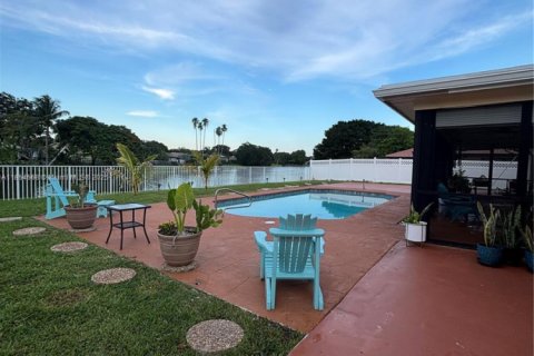 House in Coral Springs, Florida 3 bedrooms, 159.88 sq.m. № 1874195 - photo 6