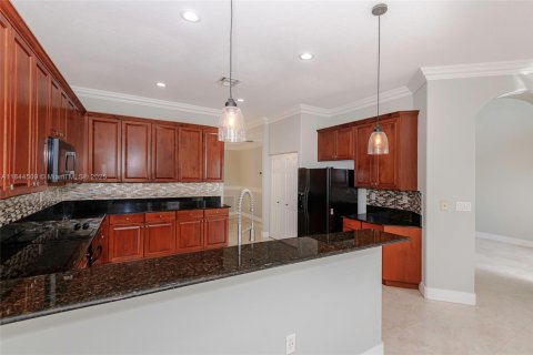 House in Miramar, Florida 5 bedrooms, 306.11 sq.m. № 1839679 - photo 15