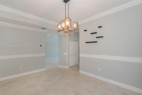 House in Miramar, Florida 5 bedrooms, 306.11 sq.m. № 1839679 - photo 7