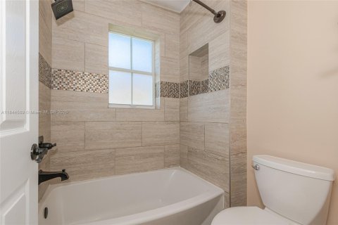 House in Miramar, Florida 5 bedrooms, 306.11 sq.m. № 1839679 - photo 29