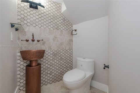 House in Miramar, Florida 5 bedrooms, 306.11 sq.m. № 1839679 - photo 17