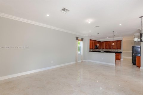House in Miramar, Florida 5 bedrooms, 306.11 sq.m. № 1839679 - photo 13