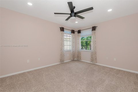 House in Miramar, Florida 5 bedrooms, 306.11 sq.m. № 1839679 - photo 30