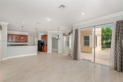 House in Miramar, Florida 5 bedrooms, 306.11 sq.m. № 1839679 - photo 12