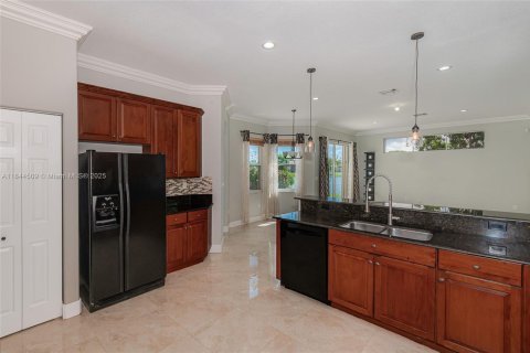 House in Miramar, Florida 5 bedrooms, 306.11 sq.m. № 1839679 - photo 9