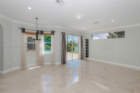 House in Miramar, Florida 5 bedrooms, 306.11 sq.m. № 1839679 - photo 11
