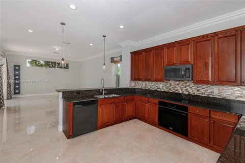 House in Miramar, Florida 5 bedrooms, 306.11 sq.m. № 1839679 - photo 8