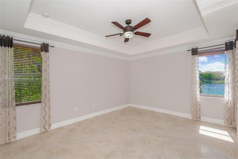 House in Miramar, Florida 5 bedrooms, 306.11 sq.m. № 1839679 - photo 19