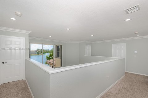 House in Miramar, Florida 5 bedrooms, 306.11 sq.m. № 1839679 - photo 23