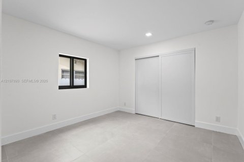 Villa ou maison à vendre à Miami, Floride: 5 chambres, 204.48 m2 № 2421073 - photo 22