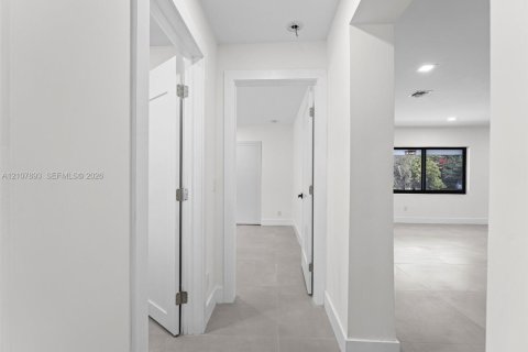 Villa ou maison à vendre à Miami, Floride: 5 chambres, 204.48 m2 № 2421073 - photo 18