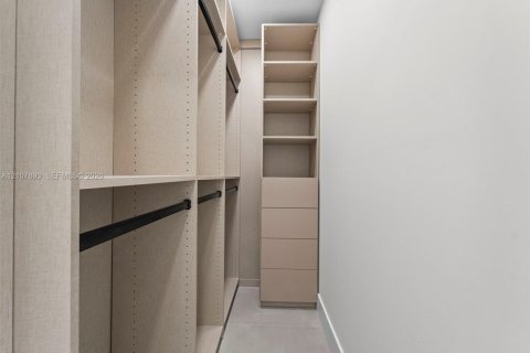Villa ou maison à vendre à Miami, Floride: 5 chambres, 204.48 m2 № 2421073 - photo 30