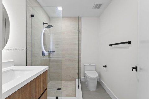 Villa ou maison à vendre à Miami, Floride: 5 chambres, 204.48 m2 № 2421073 - photo 17