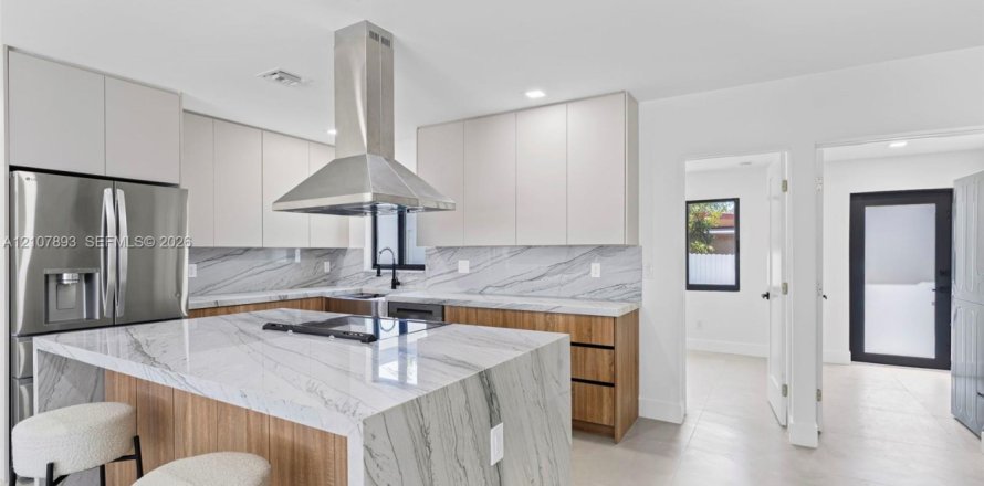 Villa ou maison à Miami, Floride 5 chambres, 204.48 m2 № 2421073