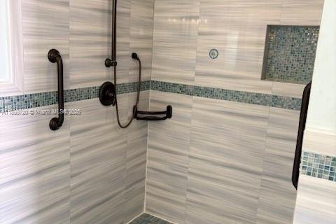 House in Miami, Florida 3 bedrooms, 167.87 sq.m. № 1950775 - photo 8