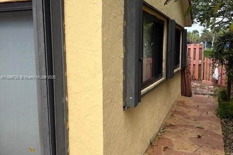 House in Miami, Florida 3 bedrooms, 167.87 sq.m. № 1950775 - photo 20