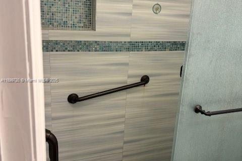 House in Miami, Florida 3 bedrooms, 167.87 sq.m. № 1950775 - photo 15