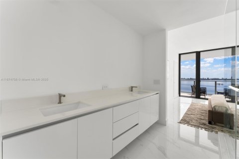 Купить кондоминиум в Майами, Флорида 3 спальни, 163.42м2, № 2056102 - фото 11