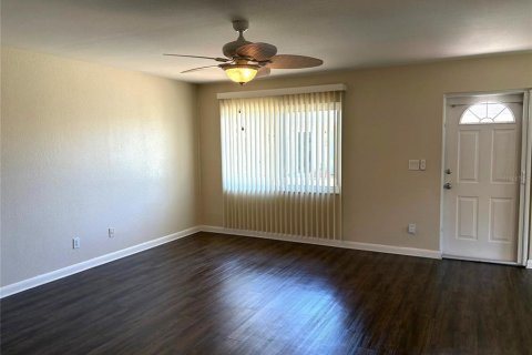 Condominio en alquiler en Sun City Center, Florida, 2 dormitorios, 91.42 m2 № 2099245 - foto 7
