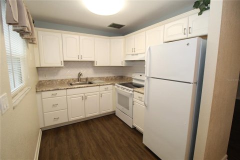 Condominio en alquiler en Sun City Center, Florida, 2 dormitorios, 91.42 m2 № 2099245 - foto 10