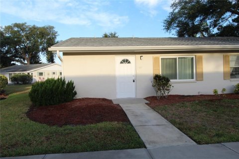 Condominio en Sun City Center, Florida, 2 dormitorios  № 2099245