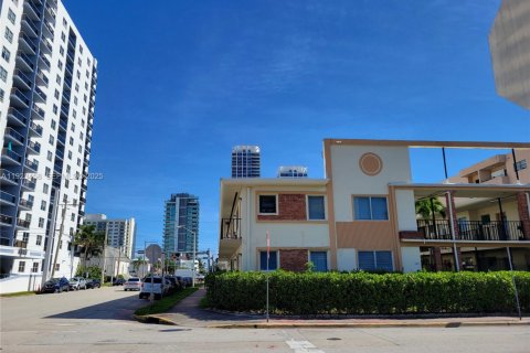 Copropriété à vendre à Miami Beach, Floride: 1 chambre, 63.08 m2 № 1977471 - photo 23