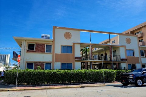 Copropriété à vendre à Miami Beach, Floride: 1 chambre, 63.08 m2 № 1977471 - photo 2