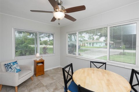 Villa ou maison à vendre à Sarasota, Floride: 2 chambres, 81.75 m2 № 2410635 - photo 9