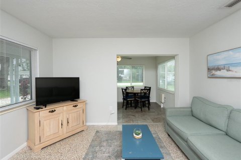 Villa ou maison à vendre à Sarasota, Floride: 2 chambres, 81.75 m2 № 2410635 - photo 8