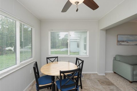 Villa ou maison à vendre à Sarasota, Floride: 2 chambres, 81.75 m2 № 2410635 - photo 11