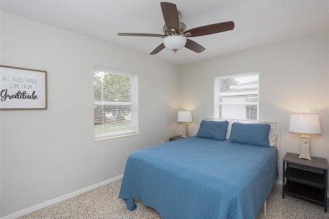 Villa ou maison à vendre à Sarasota, Floride: 2 chambres, 81.75 m2 № 2410635 - photo 16
