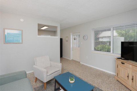 Villa ou maison à vendre à Sarasota, Floride: 2 chambres, 81.75 m2 № 2410635 - photo 5