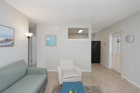 Villa ou maison à vendre à Sarasota, Floride: 2 chambres, 81.75 m2 № 2410635 - photo 6