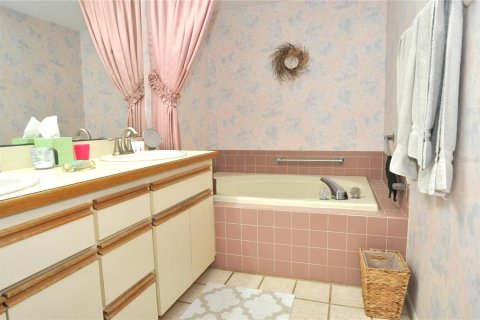 Casa en venta en Palm Harbor, Florida, 3 dormitorios, 154.12 m2 № 1518655 - foto 19