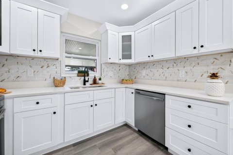 Villa ou maison à vendre à Tampa, Floride: 2 chambres, 93.65 m2 № 2350188 - photo 6