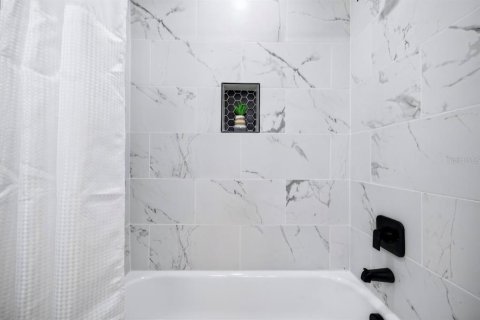 Villa ou maison à vendre à Tampa, Floride: 2 chambres, 93.65 m2 № 2350188 - photo 10