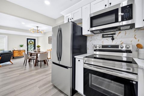 Villa ou maison à vendre à Tampa, Floride: 2 chambres, 93.65 m2 № 2350188 - photo 2