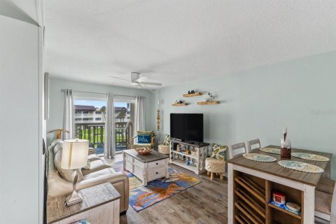 Condo in New Smyrna Beach, Florida, 1 bedroom  № 2294896 - photo 8