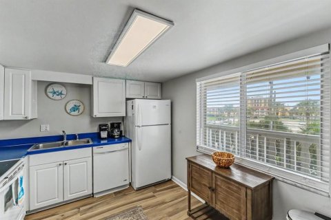 Condo in New Smyrna Beach, Florida, 1 bedroom  № 2294896 - photo 10