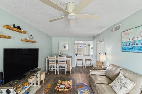 Condo in New Smyrna Beach, Florida, 1 bedroom  № 2294896 - photo 3