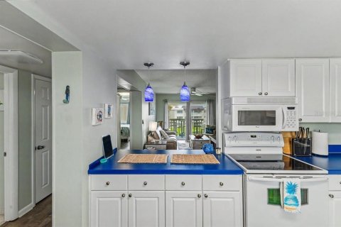 Condo in New Smyrna Beach, Florida, 1 bedroom  № 2294896 - photo 9