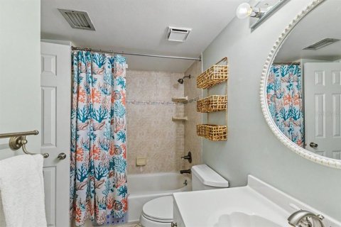 Condo in New Smyrna Beach, Florida, 1 bedroom  № 2294896 - photo 16