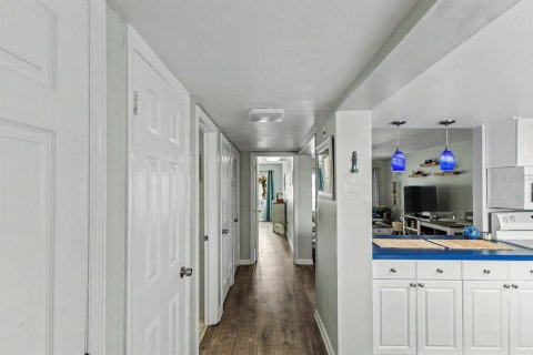 Condo in New Smyrna Beach, Florida, 1 bedroom  № 2294896 - photo 12