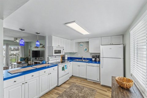 Condo in New Smyrna Beach, Florida, 1 bedroom  № 2294896 - photo 11